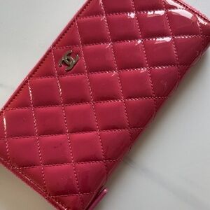 CHANEL Fuchsia Quilted Wallet